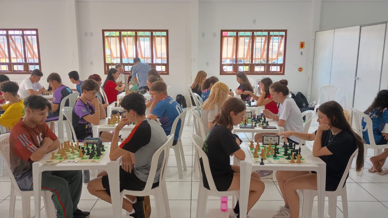 jogosescolaresombrio1abril