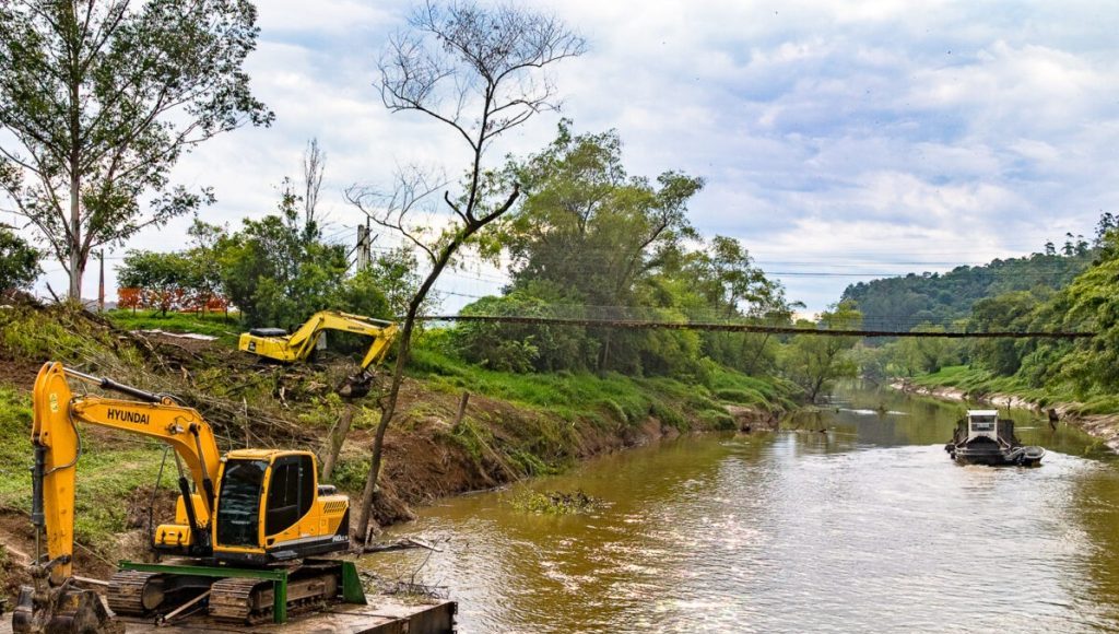 DRAGAGEM-RIO-OBRAS-DEFESA-CIVIL-SC-1024x684